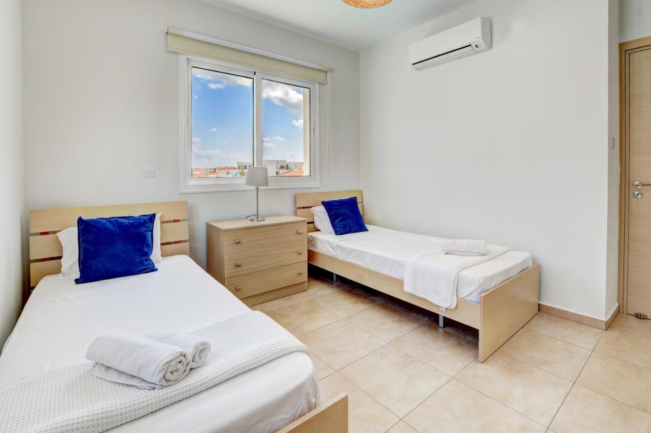 ♥ Sunny&Cozy Family Apartment ★ Walk To The Beach☼ Paralimni Exteriör bild