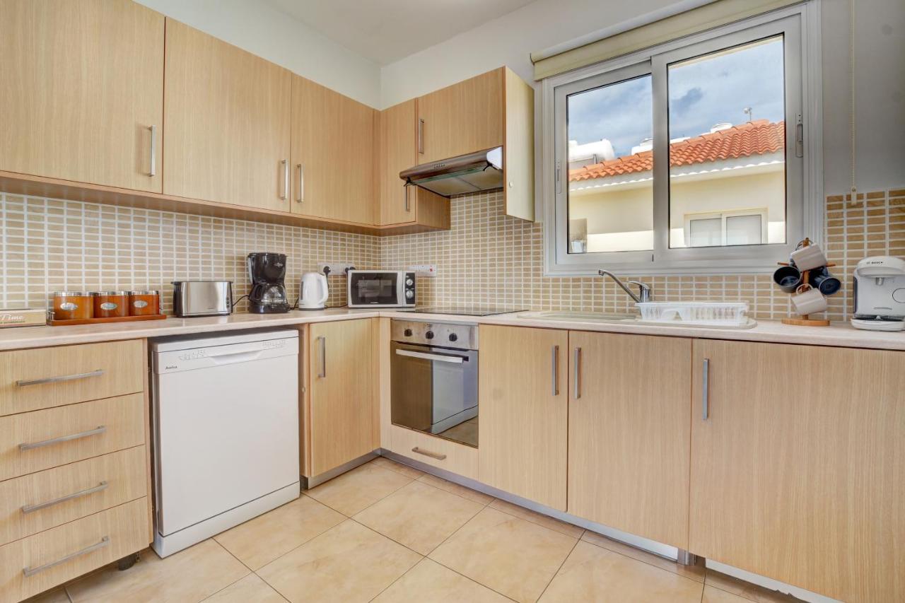 ♥ Sunny&Cozy Family Apartment ★ Walk To The Beach☼ Paralimni Exteriör bild