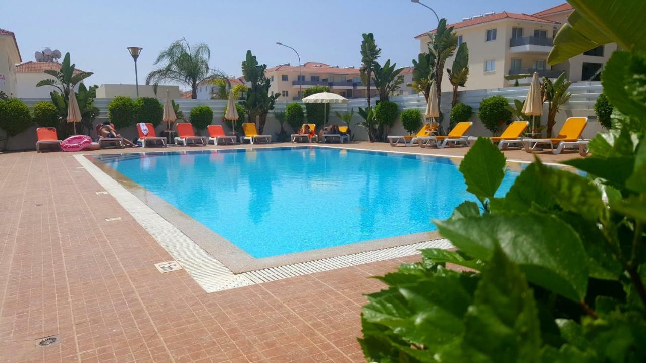 ♥ Sunny&Cozy Family Apartment ★ Walk To The Beach☼ Paralimni Exteriör bild