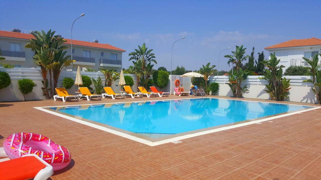 ♥ Sunny&Cozy Family Apartment ★ Walk To The Beach☼ Paralimni Exteriör bild
