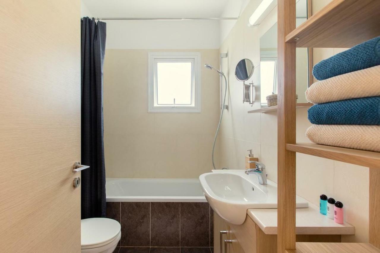 ♥ Sunny&Cozy Family Apartment ★ Walk To The Beach☼ Paralimni Exteriör bild